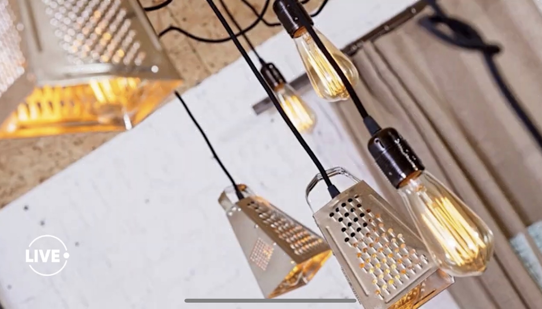 Однушка возле костела и особняк под Киевом с "дырой" в спальне: как выглядит жилье Влада Ямы (видео)